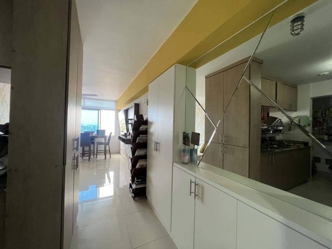 Modern 2BR Apartment PH Torres de Montserrat 12 de Octubre