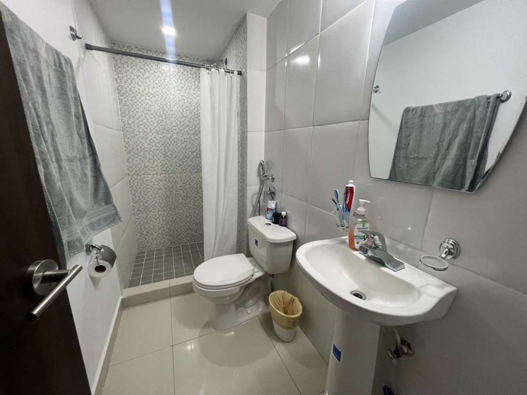 Modern bathroom with shower and white fixtures PH Torres de Montserrat Panama