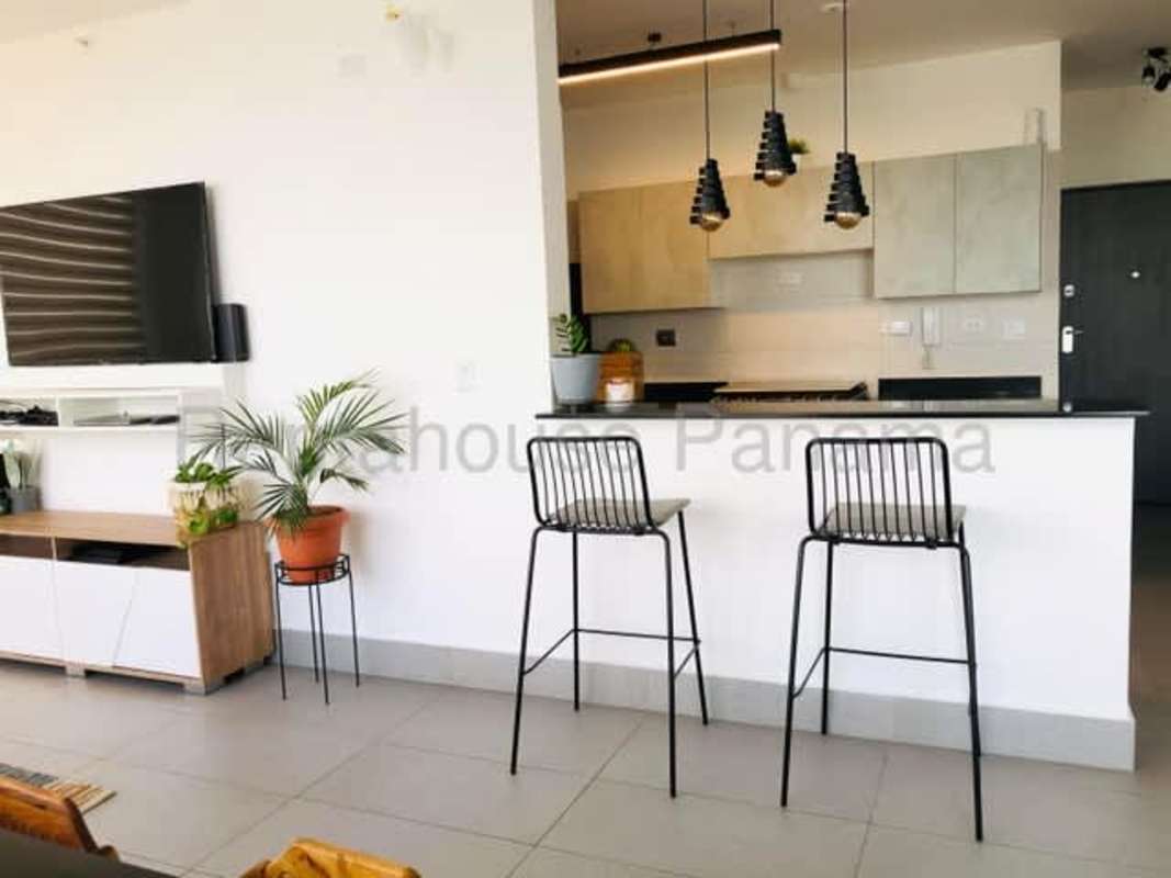 Bedroom featuring large windows and closet in PH Loma Vista Tower Hato Pintado Panama
