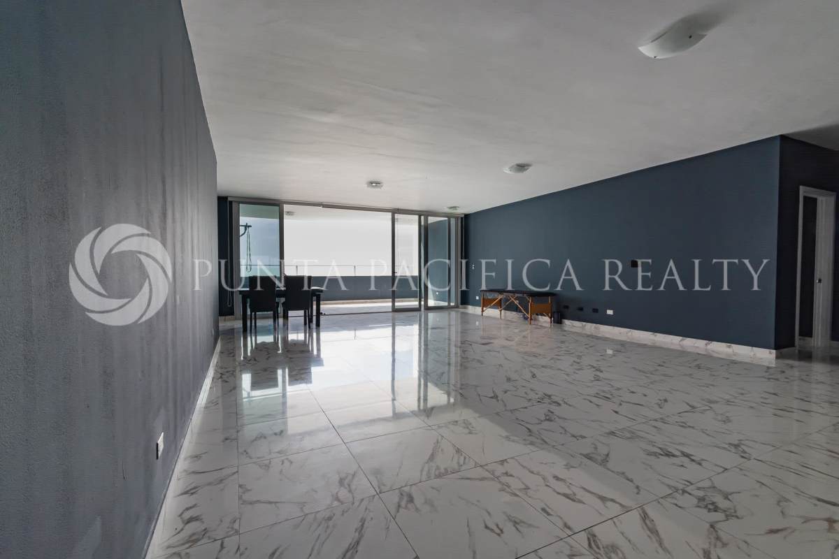 Luxury open dining living room with ocean views in PH Waters On The Bay Panama Avenue Balboa
