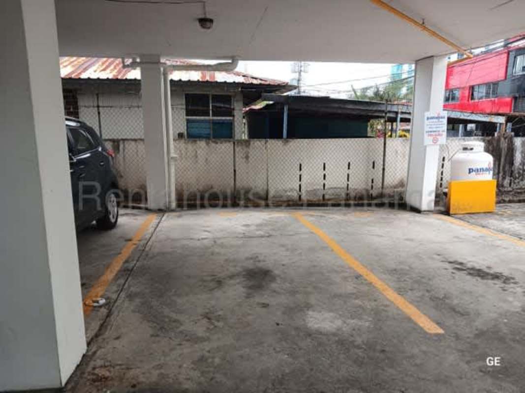 Spacious bedroom with built-in white wardrobe and tiled floor in PH Parque Lefevre apartment