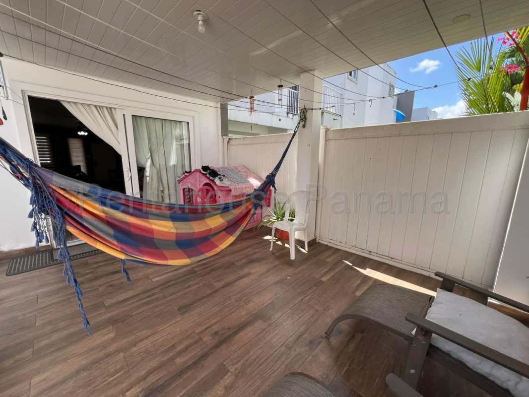 Contemporary kitchen with granite countertops and appliances Augusta Brisas del Golf Panama