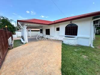 Unfurnished living room with tiled floor ceiling fan split AC window natural light rental house David Panama