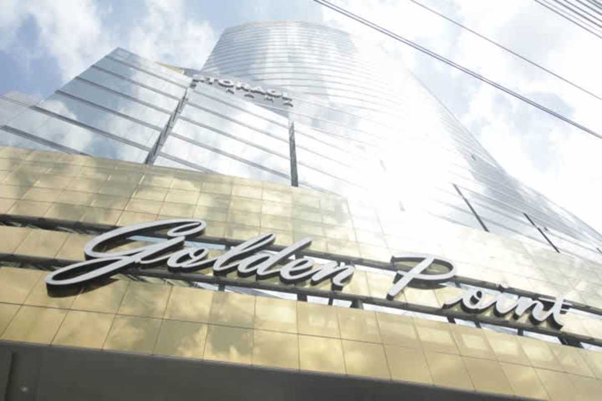 67m2 retail shop for rent with large storefront glass windows in Golden Point Tower El Dorado Panama