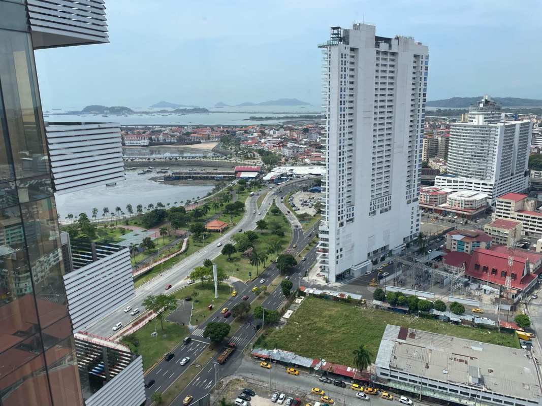 High floor office with city skyline and waterfront view in PH Balboa Office Center Panama