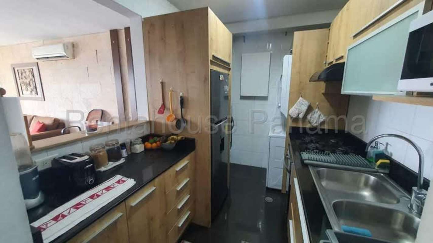 Contemporary kitchen with light wood cabinets, granite countertop PH Majestic Garden Panama