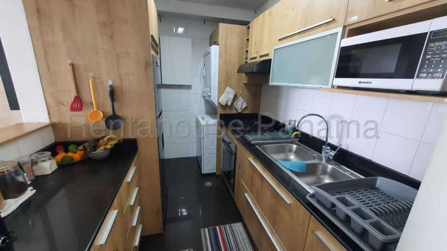 Minimalist bedroom with wood furniture and wardrobe at PH Majestic Garden Edison Park Panama City