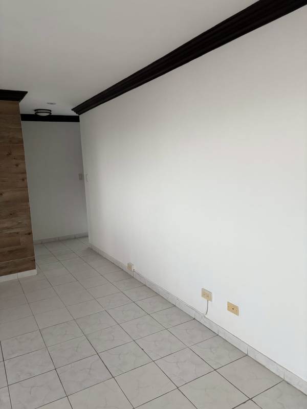 Large panoramic balcony windows with city views PH Dos Mares Panama