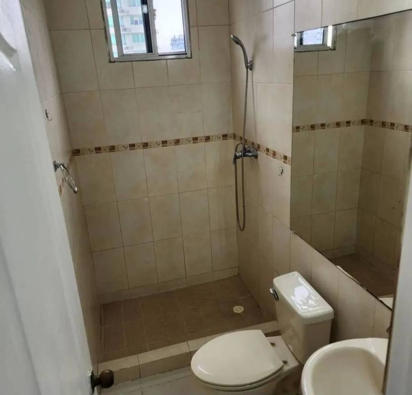 Modern bathroom in apartment for sale Via Argentina PH Plaza 77 Panama City