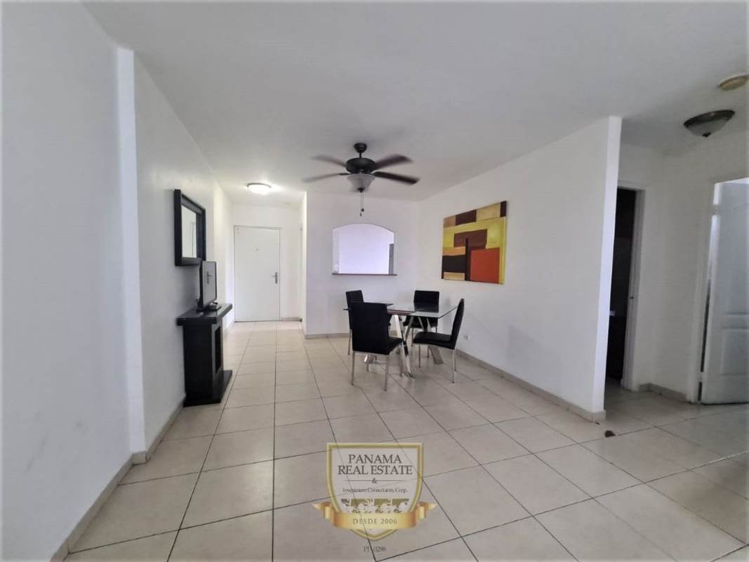 Bedroom with AC, closet, tiled floor and window view in PH Porto Bello Panama
