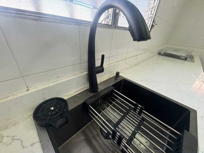 Large tiled living area with windows in Golf Gardens Brisas del Golf family home Panama City