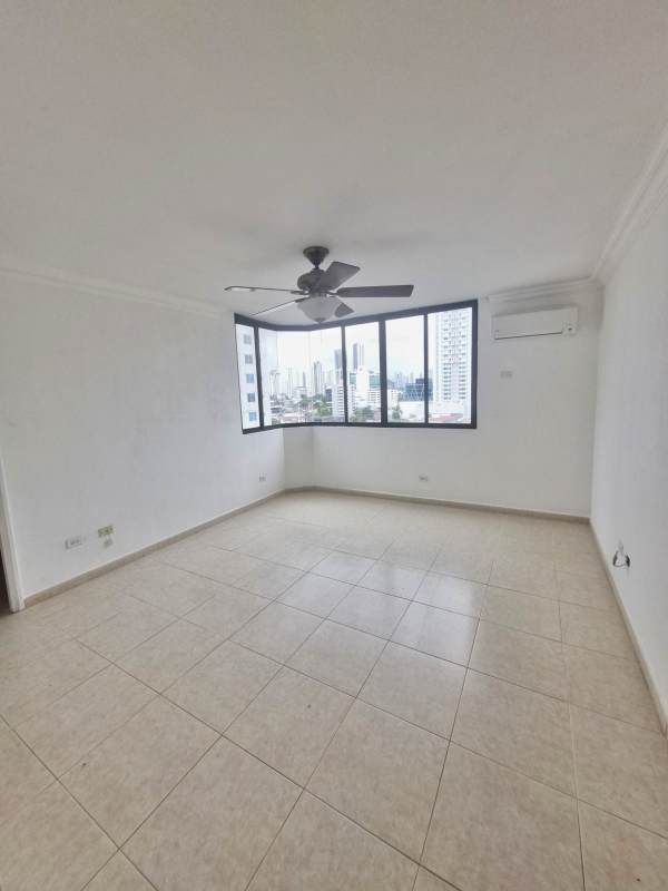 Master bedroom with closet space and bright windows PH Plaza Real San Francisco Panama