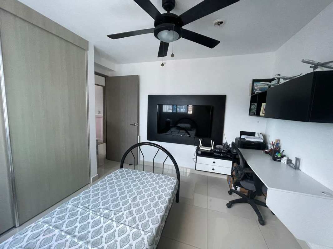 Equipped kitchen with granite countertops in PH MEI Tower Panama