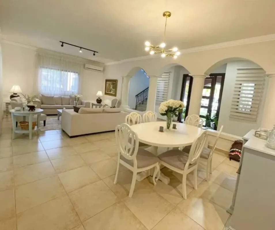 Traditional bright living dining room with arched details and elegant decor Clayton Panama rental