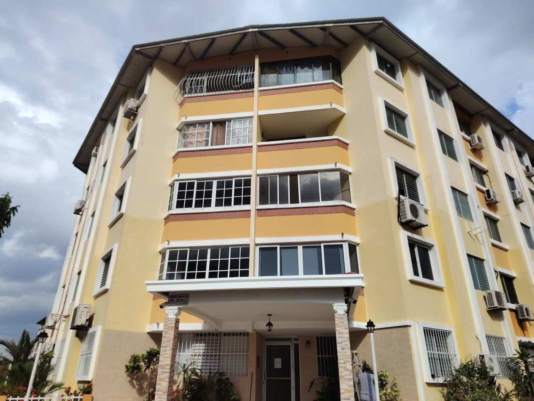Yellow and white apartment complex PH Campo Limberg with balconies and parking area