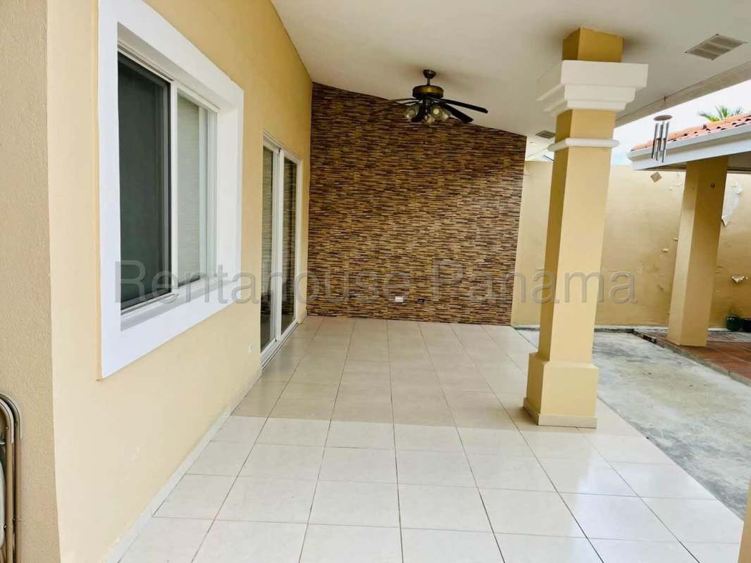 Bedroom with ceiling fan, large window white walls and contemporary style Villa Tivoli Brisas del Golf