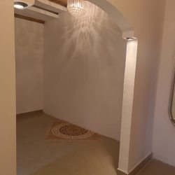 Covered porch with tiled steps, wooden door and window in house for rent Alto de San Judas Colón Panama