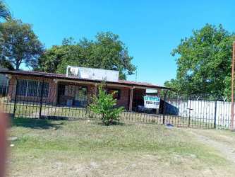 Front look at the 1200m2 lot with natural vegetation near paved road in Chiriquí Panama