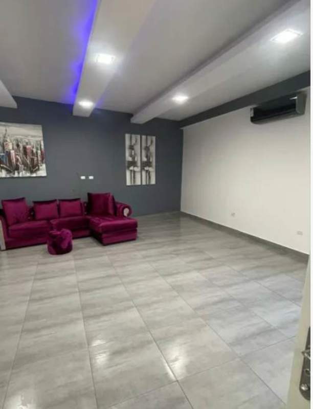 Living room with gray floor, LED lights, purple sofa Vista Magna Condado Rey Panama