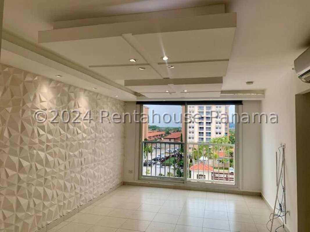 3BR Condo for Sale with Pool & Gym Torres de Versalles Costa Sur