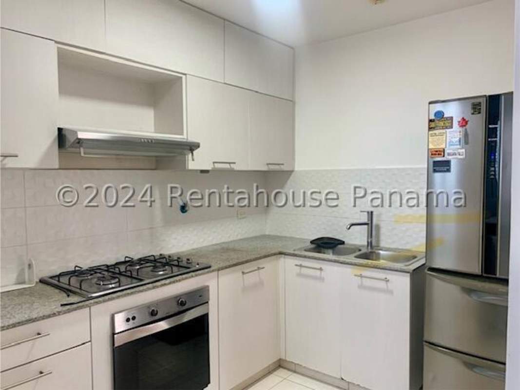 Resort-style swimming pool in Torres de Versalles II Costa Sur Panama