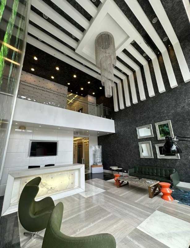 Private enclosed office with large windows and skyline view PH Habitats Plaza Panama