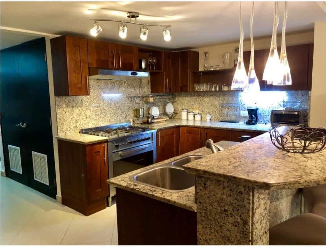 Fully equipped granite kitchen with stainless steel appliances in PH Clayton Park Panama