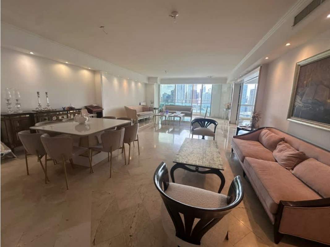 Spacious master bedroom with en-suite and ocean views in PH Peninsula Punta Paitilla Panama