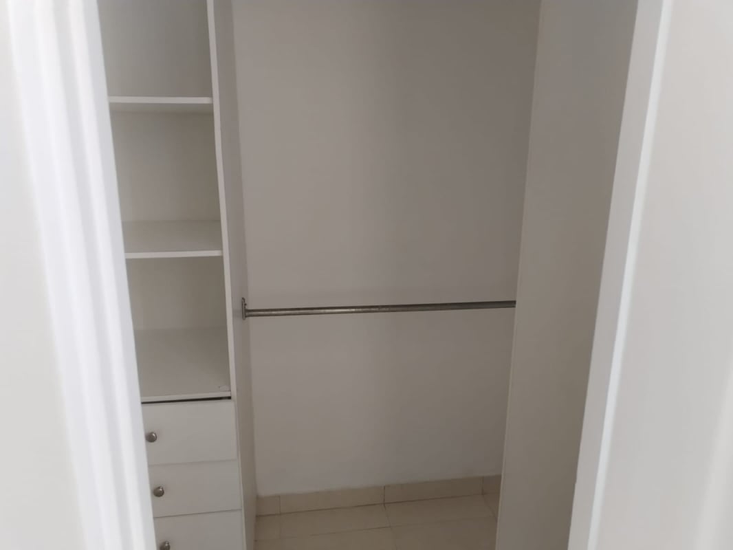 Walk-in closet with multiple shelves and drawers in PH Aurora Tower Panama