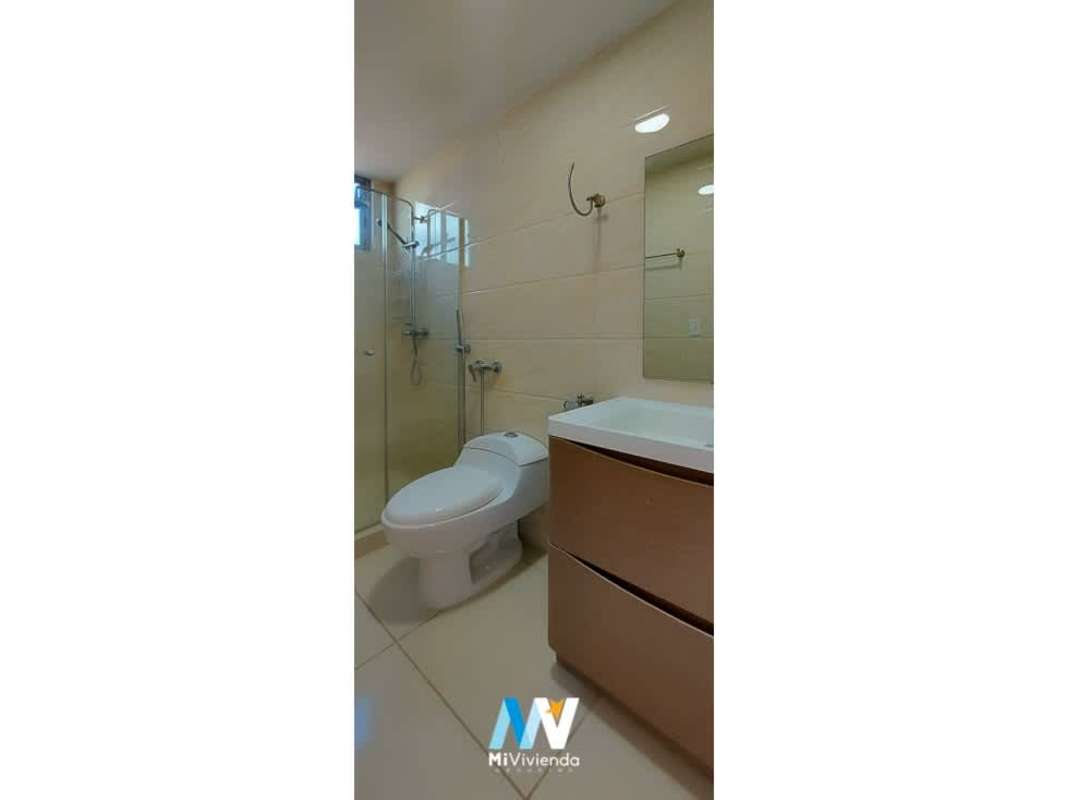 Bathroom with modern fixtures and glass shower PH Torres de Castilla for rent in Panama City