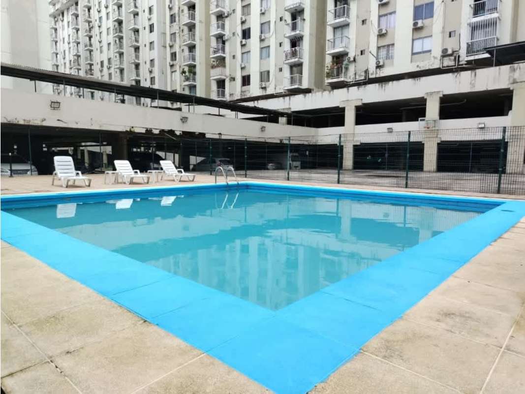 Outdoor swimming pool with deck chairs PH Mystic Tower Rio Abajo Panama