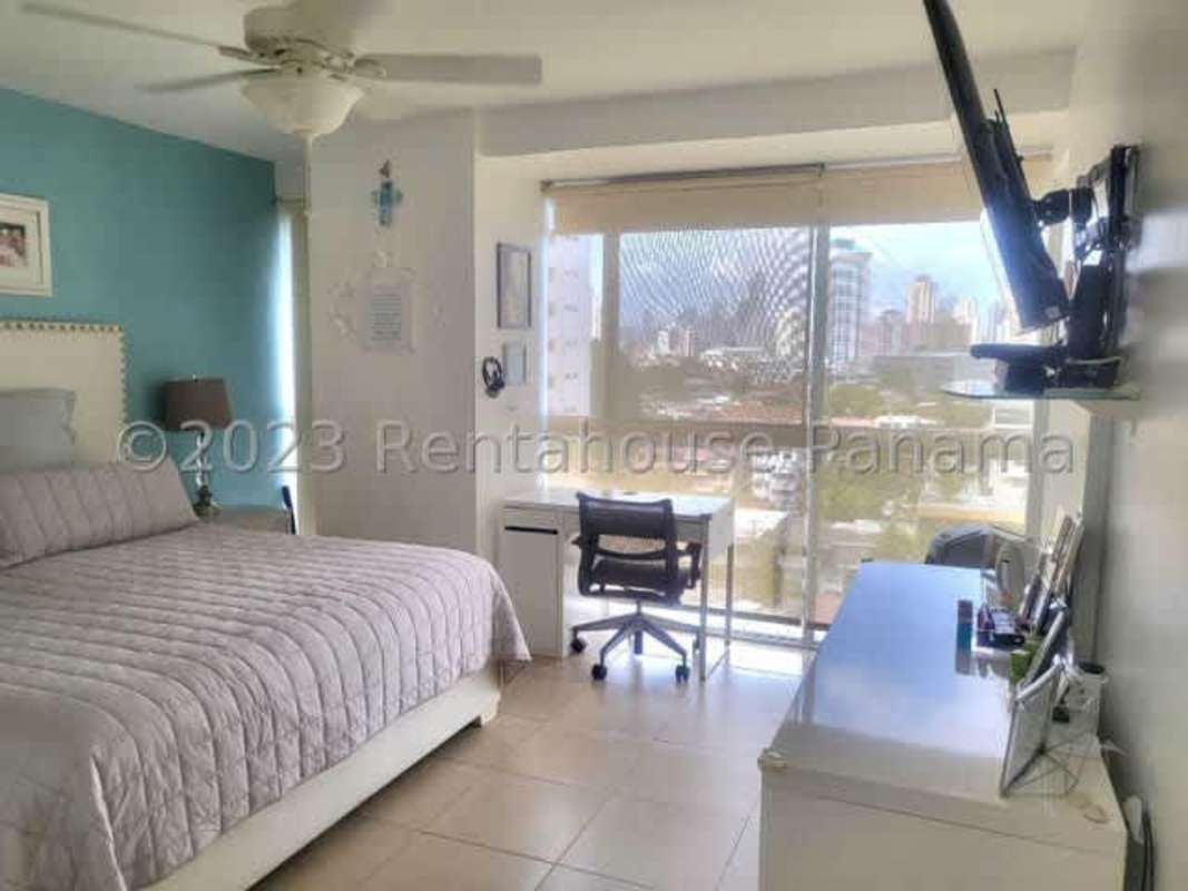 Master bedroom with walk-in closet and natural light PH Fairmont Panama City for sale
