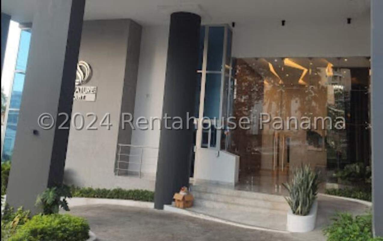 Elegant lobby with marble floors and seating area inside PH La Cresta Bella Vista Panama City