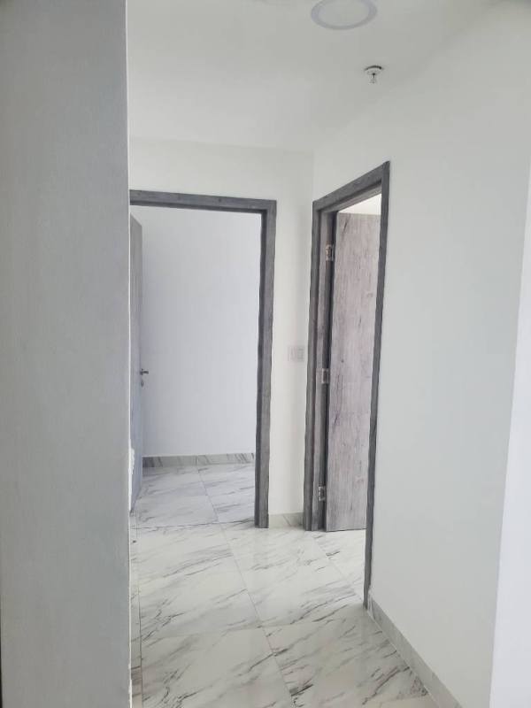 Spacious bedroom with built-in closet and tiled floor PH The Gray Panama