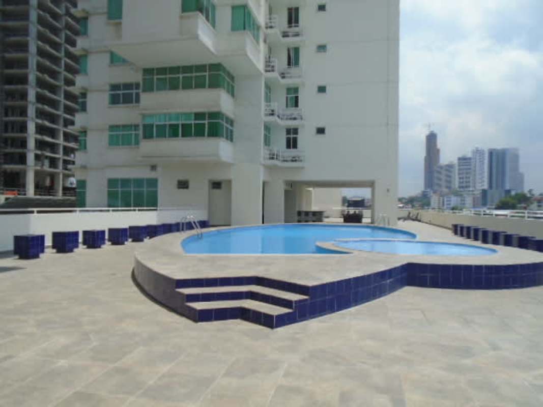 Rooftop outdoor swimming pool at PH Edison Park Towers Panama City