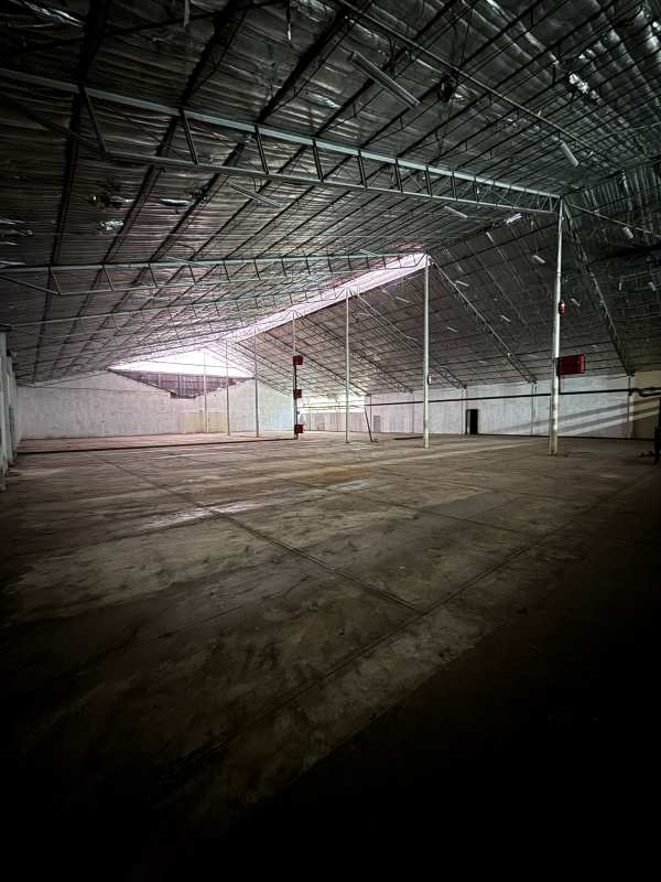 Spacious Commercial Warehouse with Office on Ave. Santa Elena 2049m2