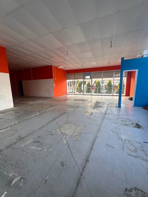 Large Commercial Space with Parking Via España Obarrio Marbella