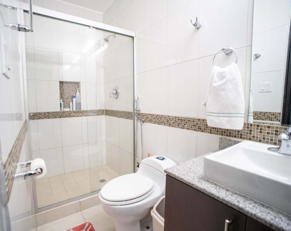 Rooftop children's play area with skyline view at PH Edison Park in Panama