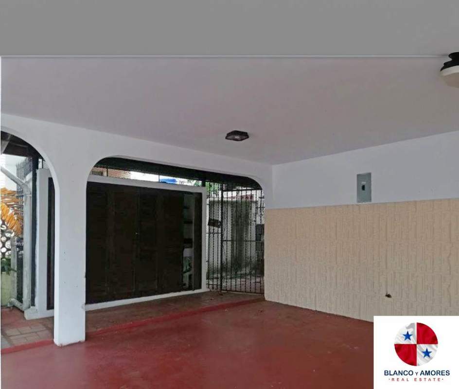 Bedroom with wooden closets, ensuite bathroom, wood floors in house for rent El Dorado Panama