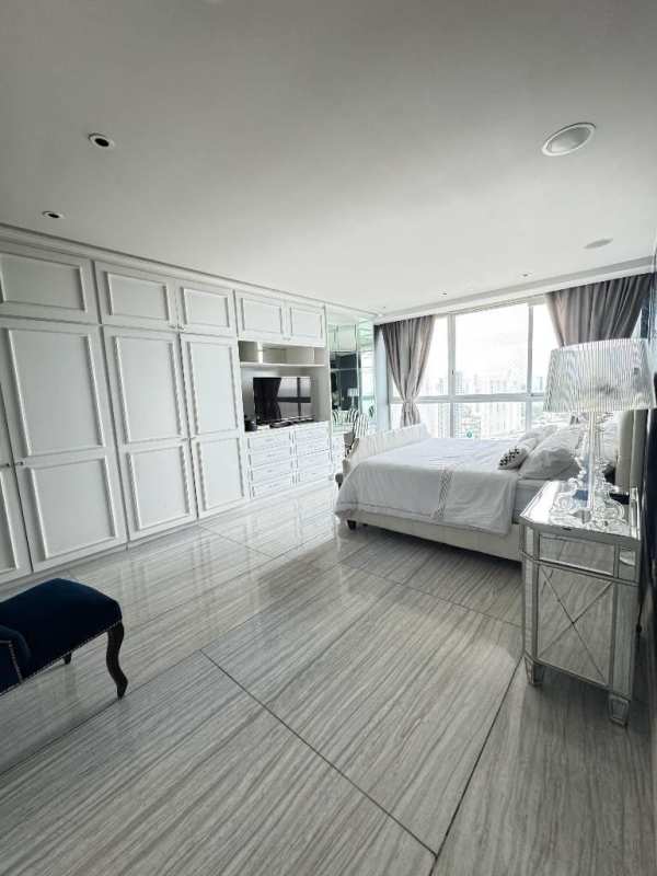 Modern open kitchen with breakfast bar, granite countertops, pendant lighting in Trump Ocean Club Panama City