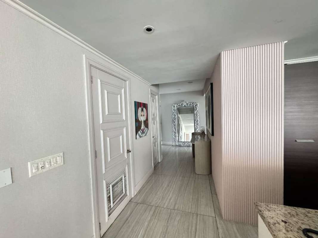 Second bedroom with ocean view and ensuite bathroom at Trump Ocean Club Punta Pacifica Panama