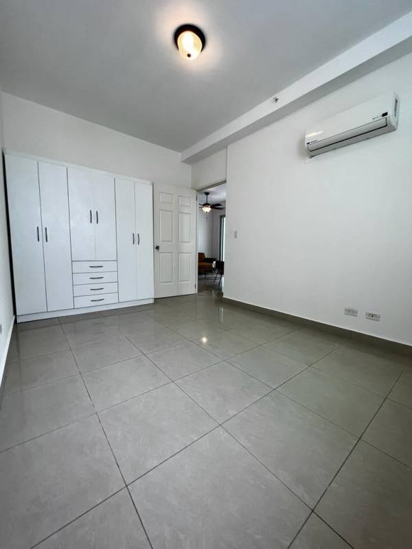 Bedroom with built-in closet and AC, tiled floor PH Club de Golf Panama