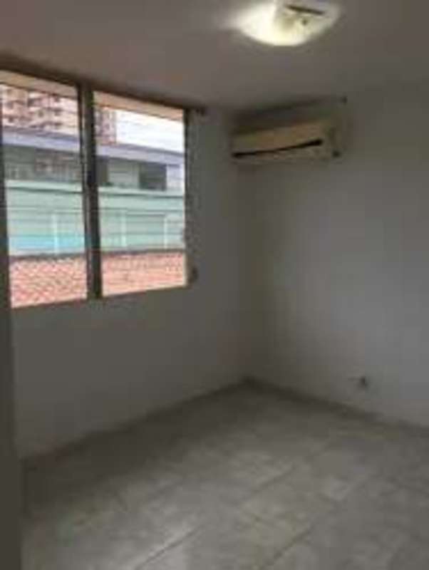Spacious 3BR Apartment with Balcony Vía Porras
