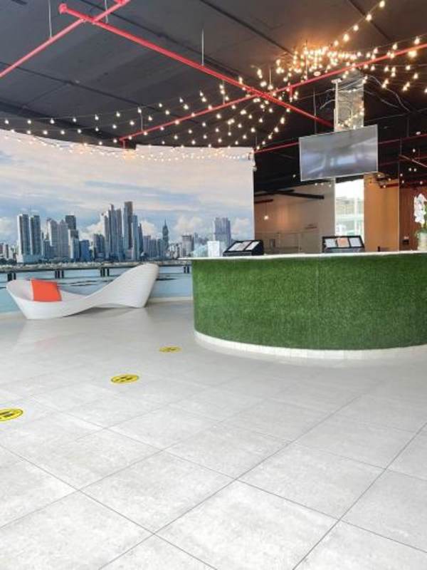 Equipped kitchen with granite counters and appliances for sale Panama Avenida Balboa