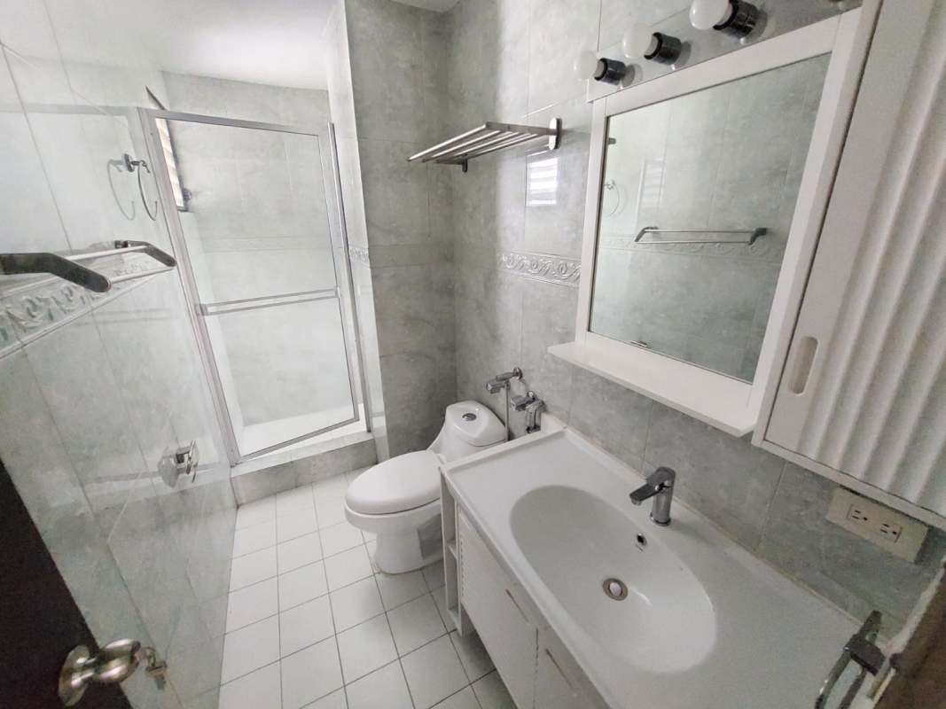 Apartment hallway with closets and tile flooring PH Coral Plaza Marbella Panama