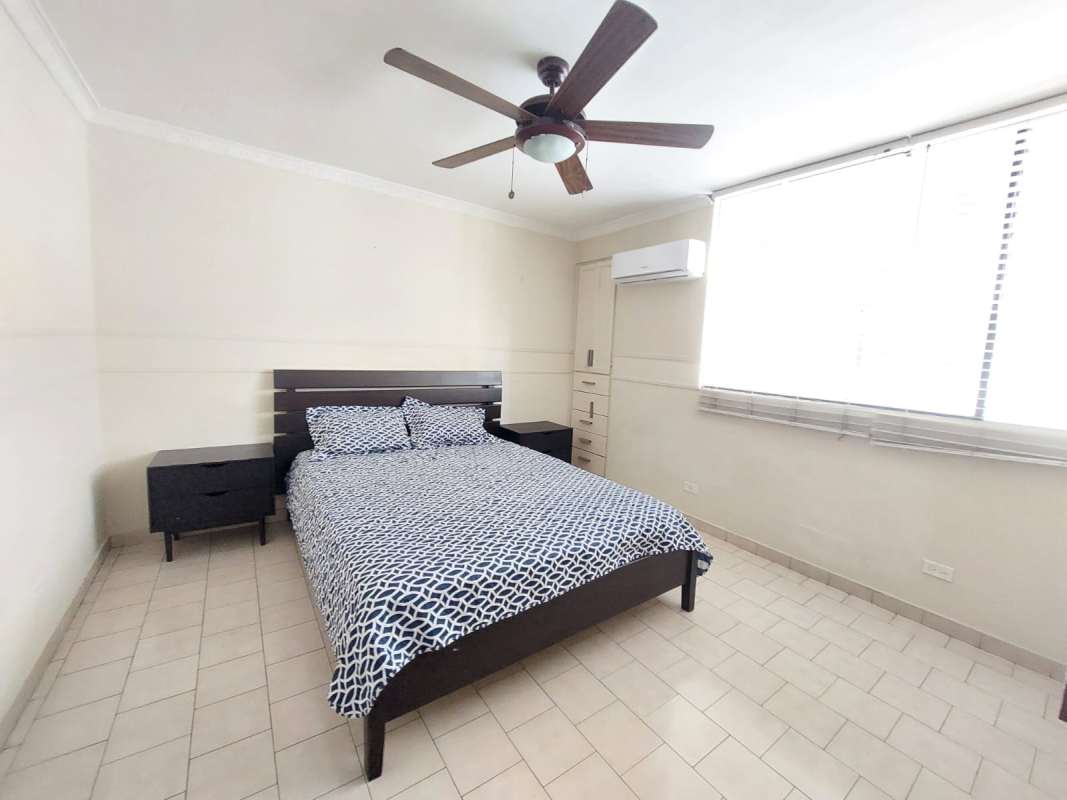 Modern bedroom with AC, built-in wardrobe, tile floor in PH Coral Plaza Marbella Panama