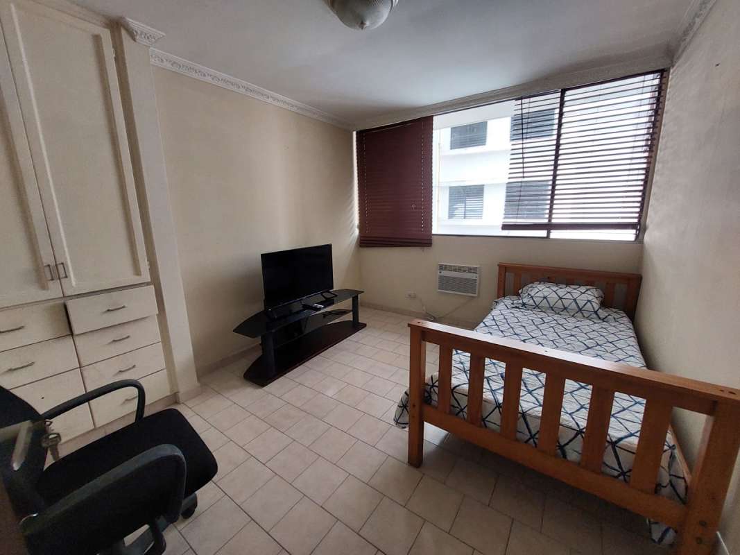 Bedroom with ceiling fan, tiled floor, large window PH Coral Plaza Marbella Panama