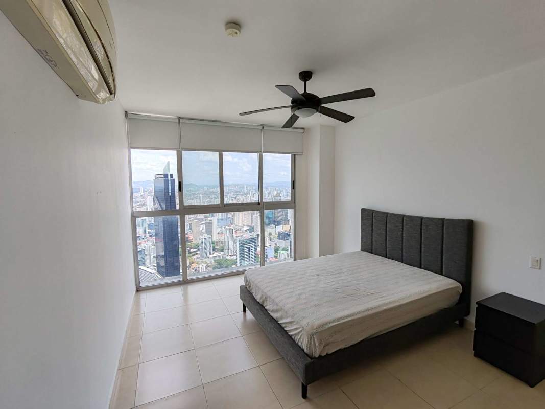 Spacious master bedroom overlooking the bay PH BICSA Tower Panama City