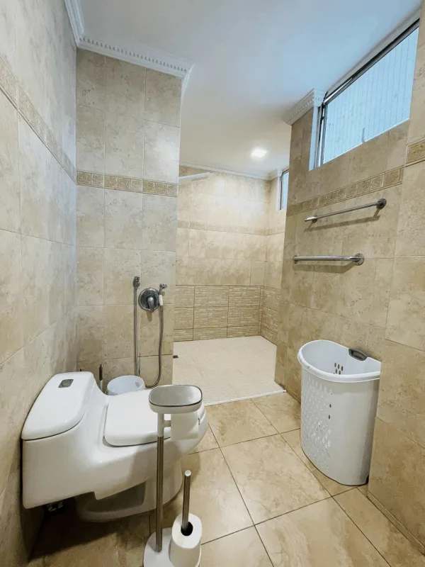 Contemporary bathroom walk-in shower granite counter PH Pacific Point Panama