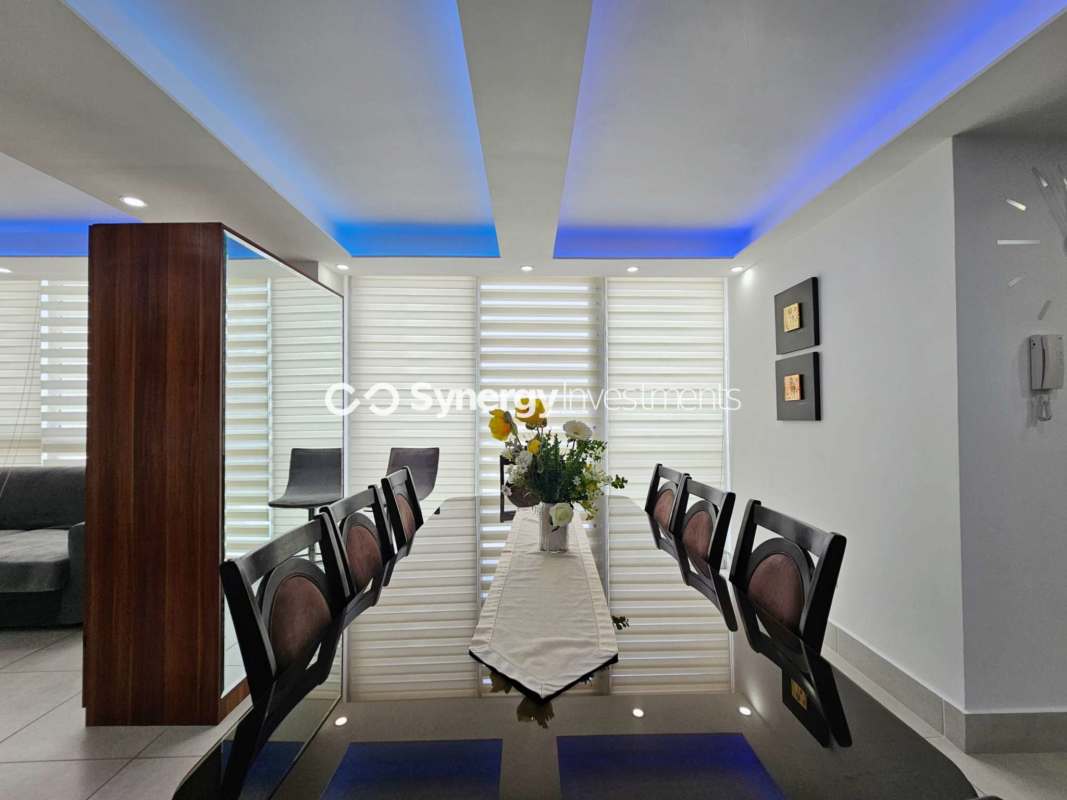 Rooftop outdoor pool offering panoramic skyline views in PH Park 47 Panama City